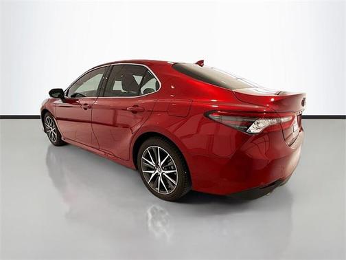 2022 Toyota Camry Hybrid XLE