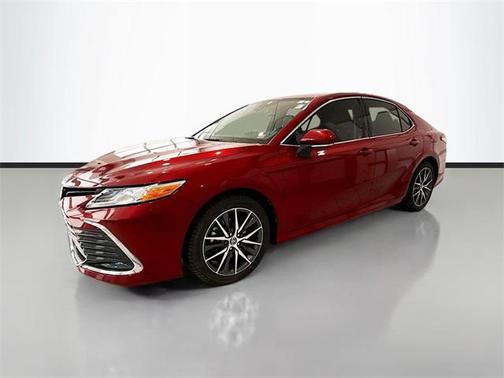 2022 Toyota Camry Hybrid XLE