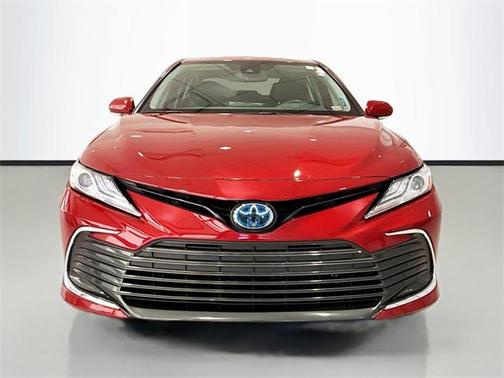 2022 Toyota Camry Hybrid XLE