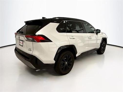 2023 Toyota RAV4 Hybrid SE