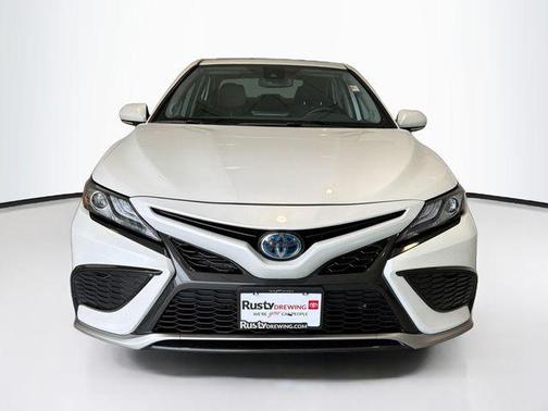 Wind Chill Pearl 2024 Toyota Camry Hybrid SE