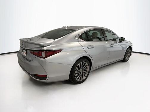 2025 Lexus ES 300h Ultra Luxury