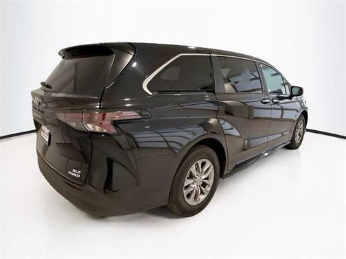 2024 Toyota Sienna XLE