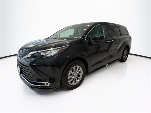 2024 Toyota Sienna XLE