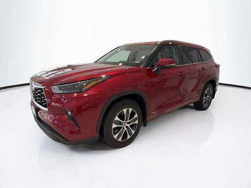 Ruby 2023 Toyota Highlander Hybrid XLE
