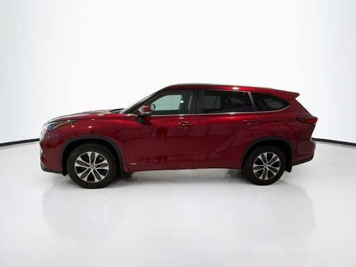 Ruby 2023 Toyota Highlander Hybrid XLE