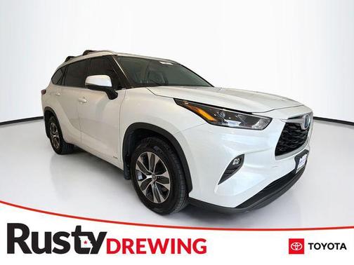 Pearl 2024 Toyota Highlander Hybrid XLE