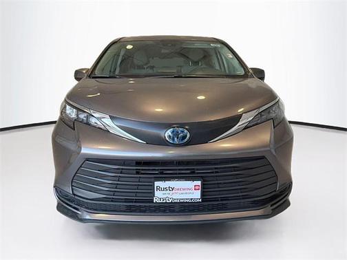 2024 Toyota Sienna LE