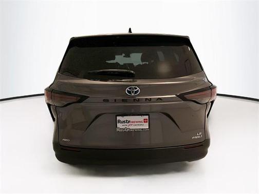 2024 Toyota Sienna LE