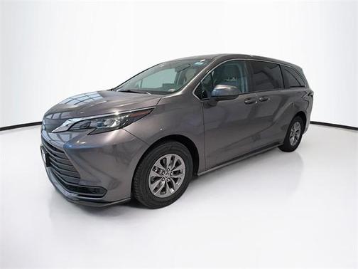 2024 Toyota Sienna LE