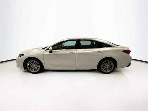 2022 Toyota Avalon Hybrid Limited