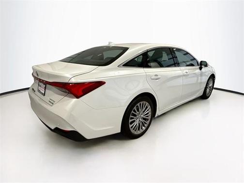 2022 Toyota Avalon Hybrid Limited