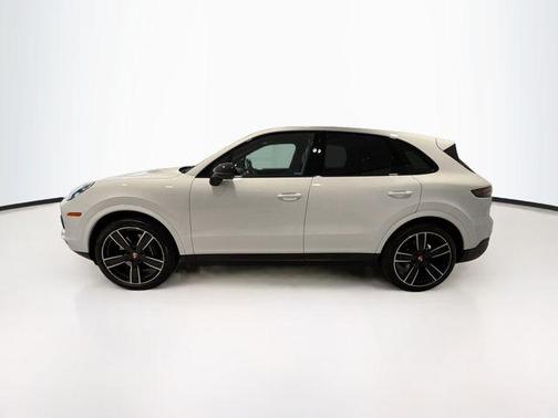 White 2023 Porsche Cayenne Platinum Edition