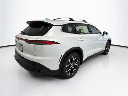 2025 Toyota Crown Signia XLE