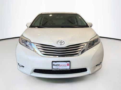 Blizzard Pearl 2017 Toyota Sienna Limited Premium