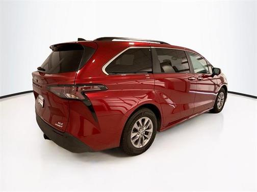2023 Toyota Sienna XLE 7 Passenger