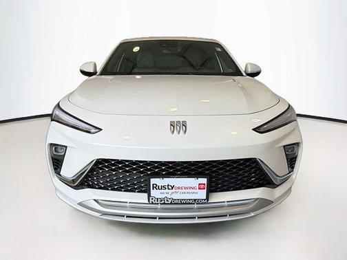 White Frost Tricoat 2025 Buick Envista Avenir FWD