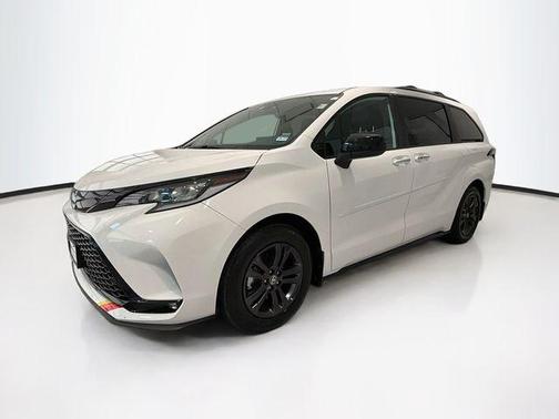 Ice 2025 Toyota Sienna XSE 7 Passenger