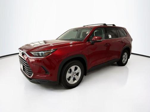 Pearl 2025 Toyota Highlander Hybrid LE