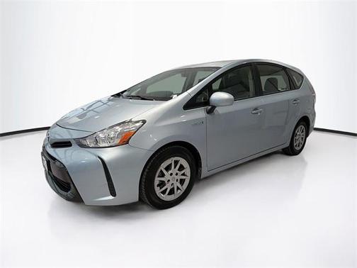2015 Toyota Prius v Five