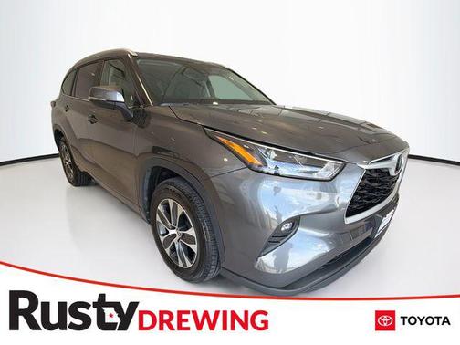 Magnetic Gray Metallic 2025 Toyota Highlander XLE