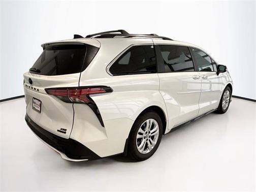 2023 Toyota Sienna XSE 7 Passenger