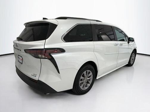 2023 Toyota Sienna XLE
