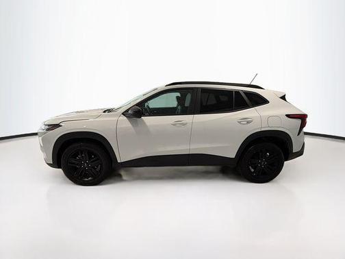 Summit White 2025 Chevrolet Trax FWD ACTIV