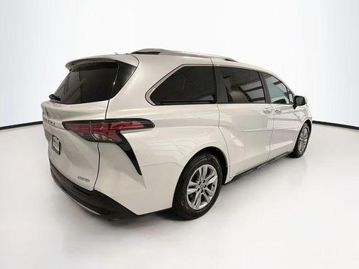 Wind Chill Prl 2025 Toyota Sienna Limited