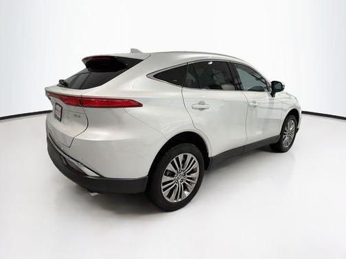 Pearl 2023 Toyota Venza XLE
