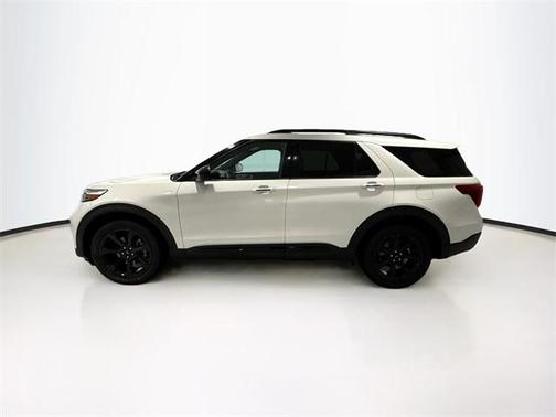 2024 Ford Explorer ST-Line