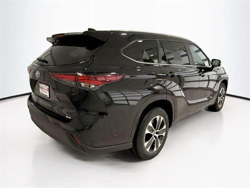 2025 Toyota Highlander XLE
