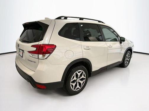 Crystal White Pearl 2023 Subaru Forester Premium