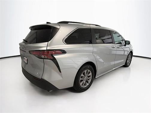 2022 Toyota Sienna XLE
