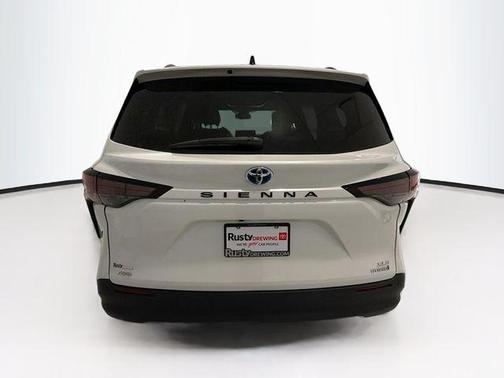 Wind Chill Pearl 2023 Toyota Sienna XLE