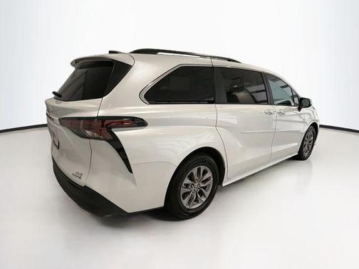 Wind Chill Pearl 2023 Toyota Sienna XLE