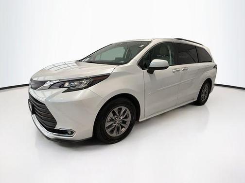 Wind Chill Pearl 2023 Toyota Sienna XLE