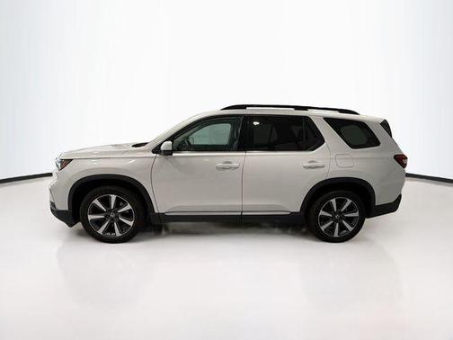 Platinum White Pearl 2025 Honda Pilot Touring 8-Passenger