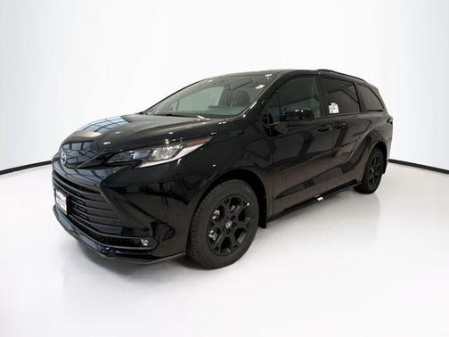 Midnight Black Metallic 2026 Toyota Sienna Woodland Edition