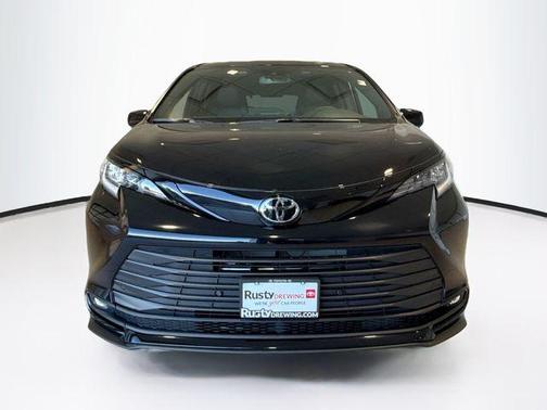 Midnight Black Metallic 2026 Toyota Sienna Woodland Edition