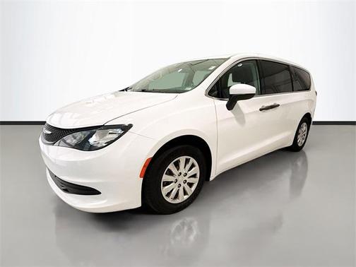 2020 Chrysler Voyager L