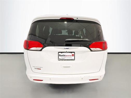 2020 Chrysler Voyager L