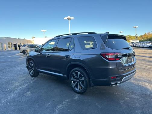 2025 Honda Pilot Touring 8-Passenger