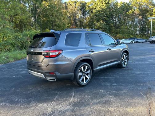 2025 Honda Pilot Touring 8-Passenger