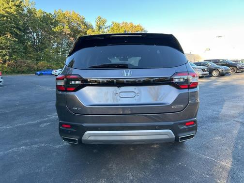 2025 Honda Pilot Touring 8-Passenger