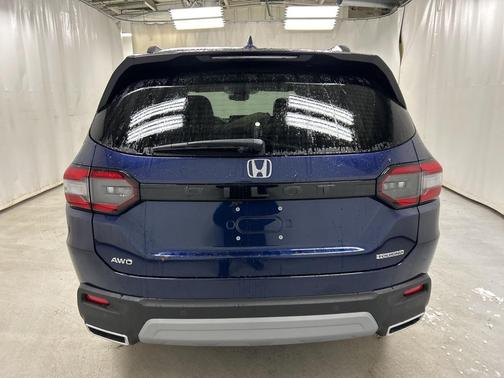 2025 Honda Pilot Touring 8-Passenger