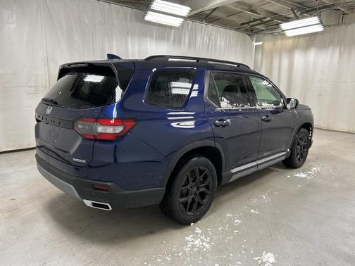 2025 Honda Pilot Touring 8-Passenger