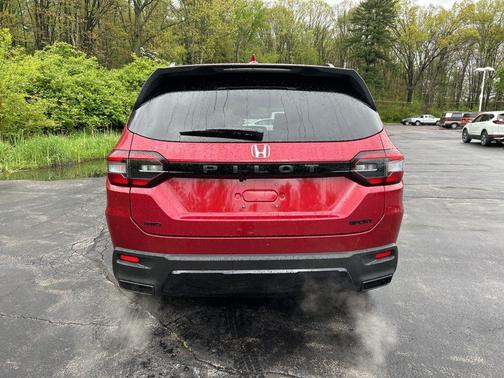 Radiant Red Metallic II 2026 Honda Pilot Sport