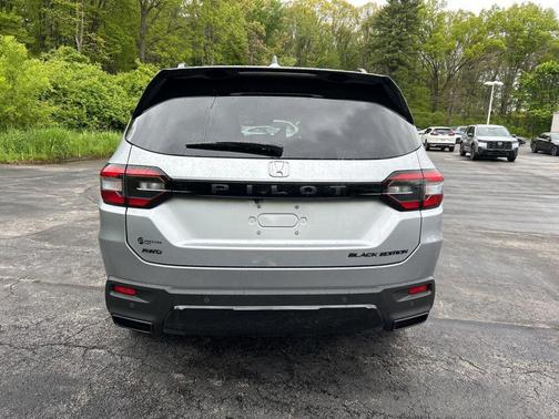 Solar Silver Metallic 2026 Honda Pilot Black Edition