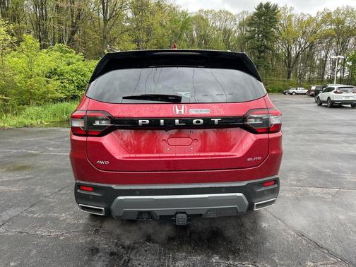 Radiant Red Metallic II 2026 Honda Pilot Elite